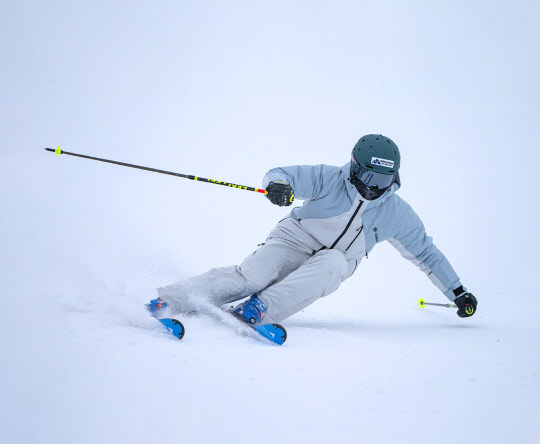 롯데온의 '설레는 겨울, 스키로즐기자' 기획전 홍보 이미지. 롯데온 제공